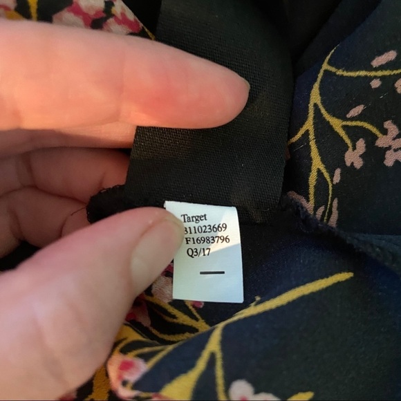 Who  What Wear floral cottagecore ruffled blouse - Picture 8 of 8